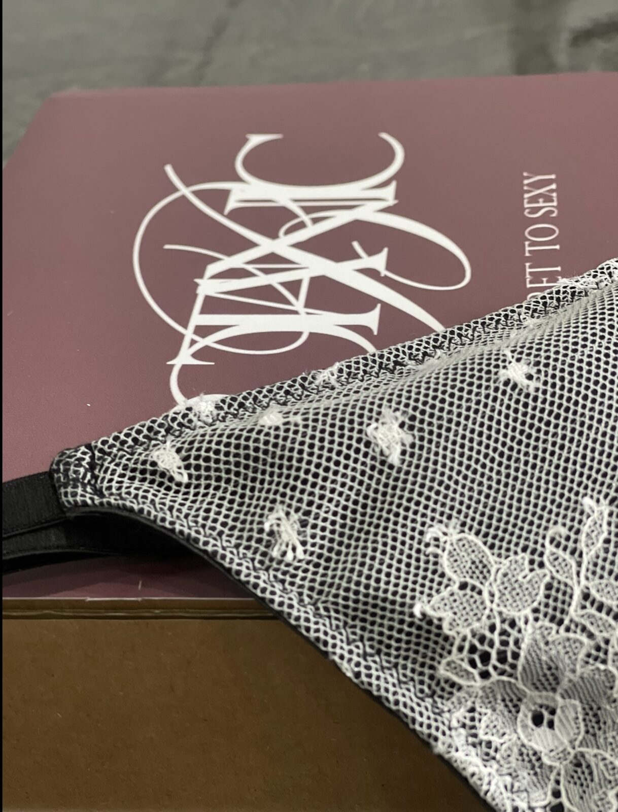 Botanic lace set on a branded box