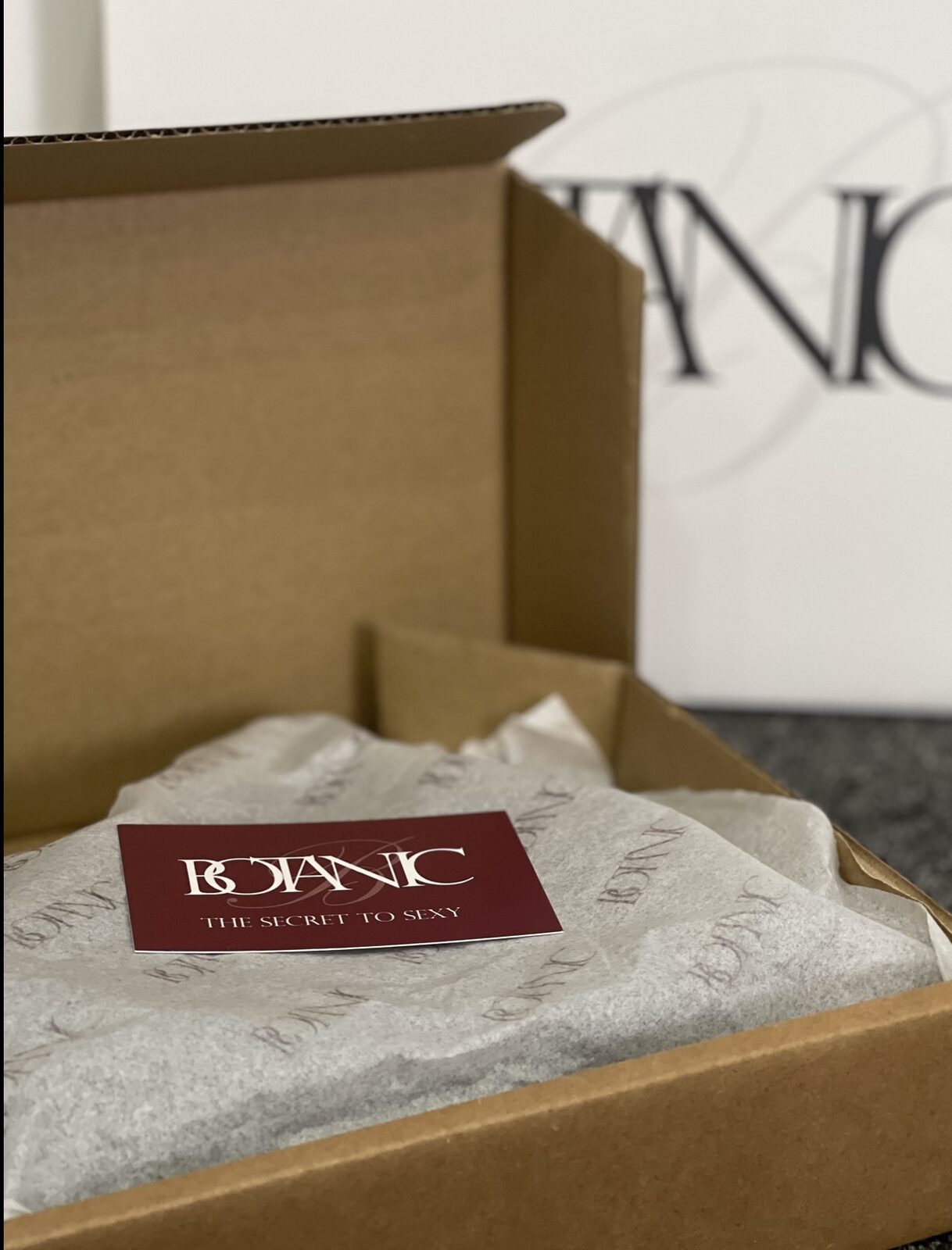 Botanic packaging with brand card
