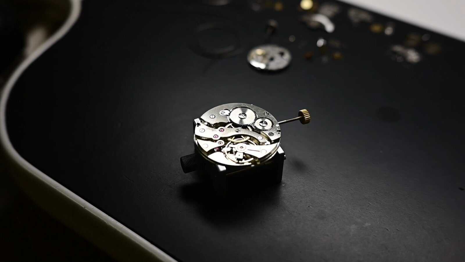 Watch movement on the bench